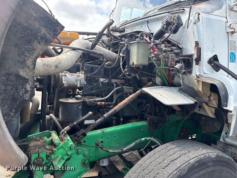 image for item EG8179 1994 Ford L9000 semi truck