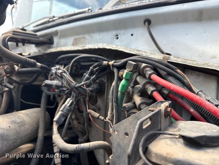 image for item EG8179 1994 Ford L9000 semi truck