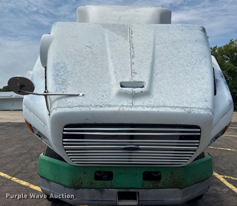 image for item EG8179 1994 Ford L9000 semi truck