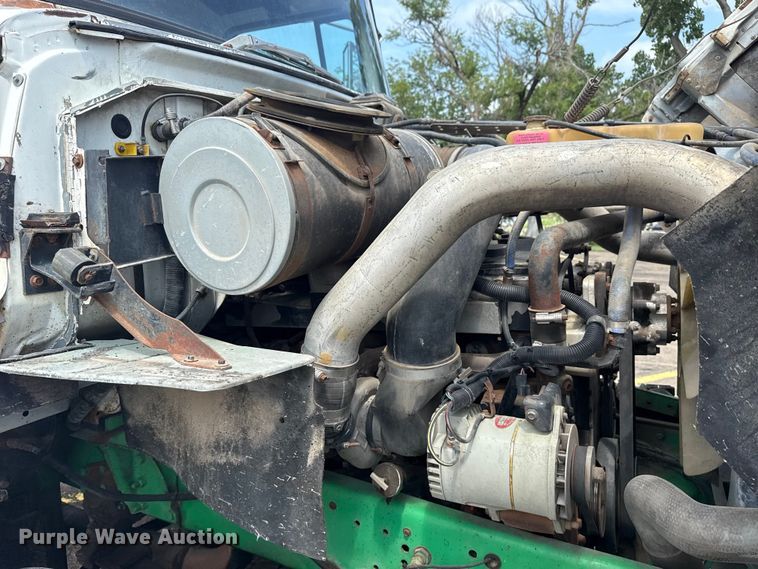 image for item EG8179 1994 Ford L9000 semi truck