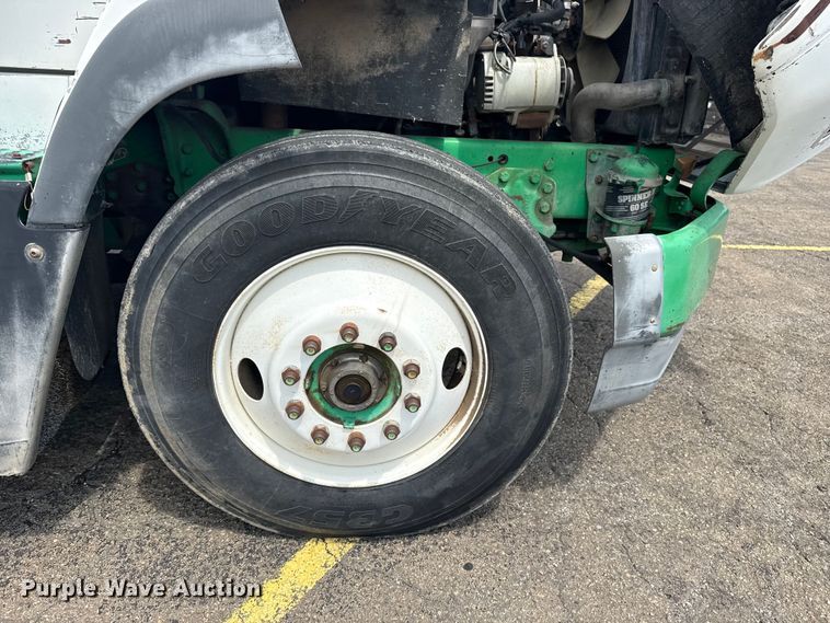 image for item EG8179 1994 Ford L9000 semi truck