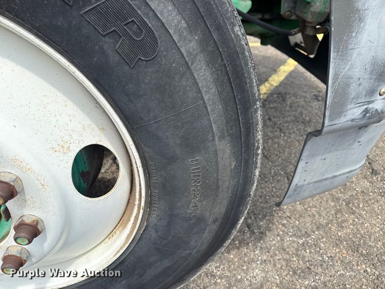 image for item EG8179 1994 Ford L9000 semi truck