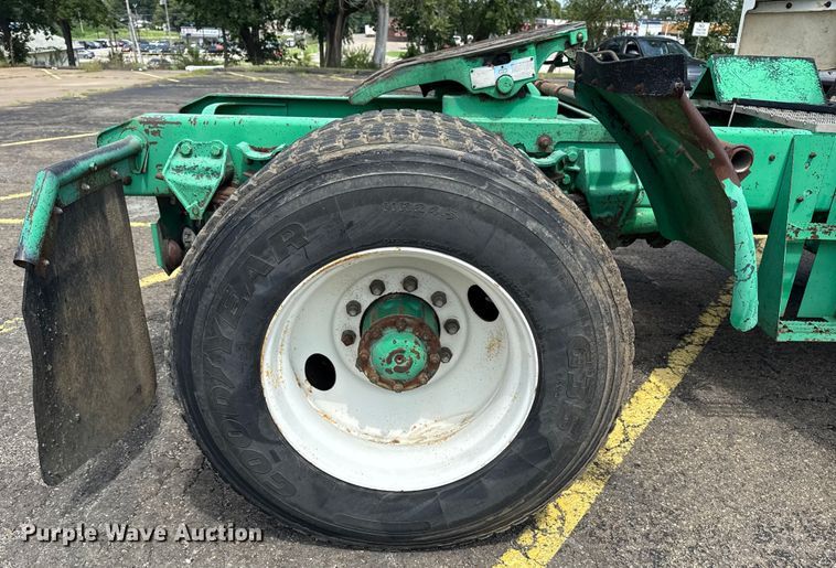 image for item EG8179 1994 Ford L9000 semi truck