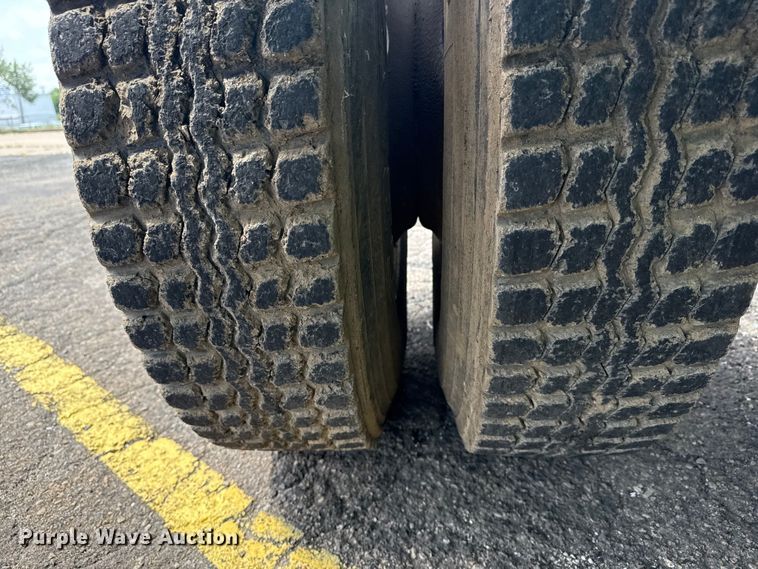 image for item EG8179 1994 Ford L9000 semi truck