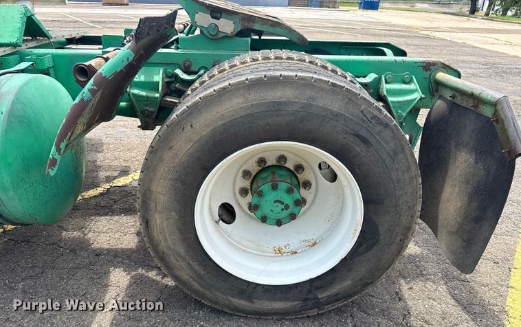 image for item EG8179 1994 Ford L9000 semi truck