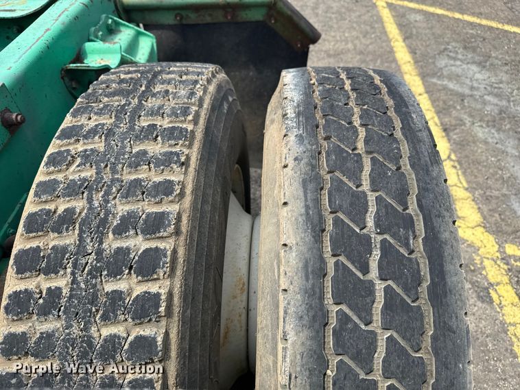 image for item EG8179 1994 Ford L9000 semi truck