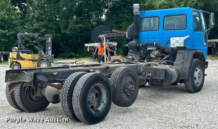 image for item EK8318 1995 Ford CF8000 truck cab and chassis