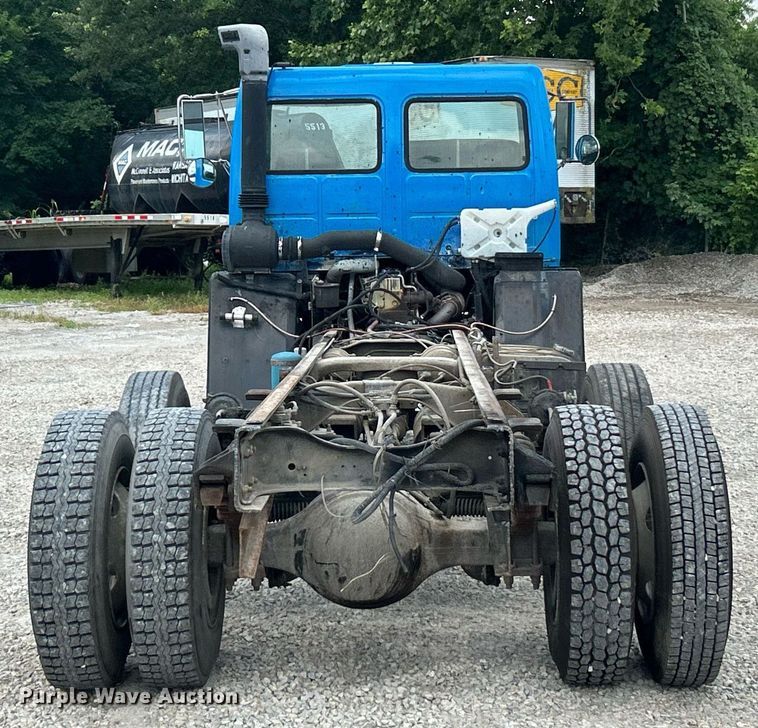 image for item EK8318 1995 Ford CF8000 truck cab and chassis