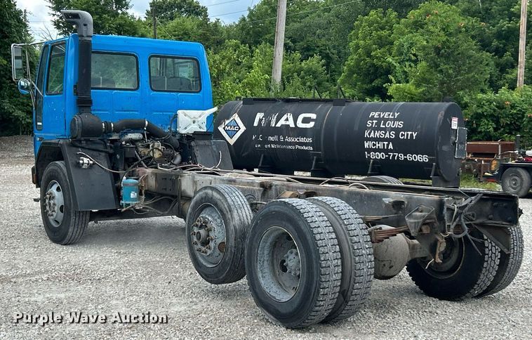 image for item EK8318 1995 Ford CF8000 truck cab and chassis