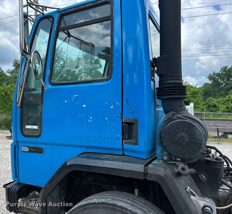 image for item EK8318 1995 Ford CF8000 truck cab and chassis