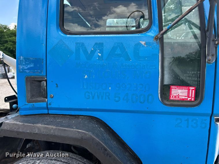 image for item EK8318 1995 Ford CF8000 truck cab and chassis