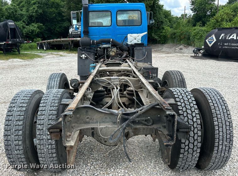 image for item EK8318 1995 Ford CF8000 truck cab and chassis