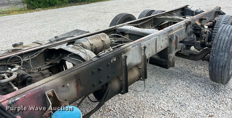 image for item EK8318 1995 Ford CF8000 truck cab and chassis