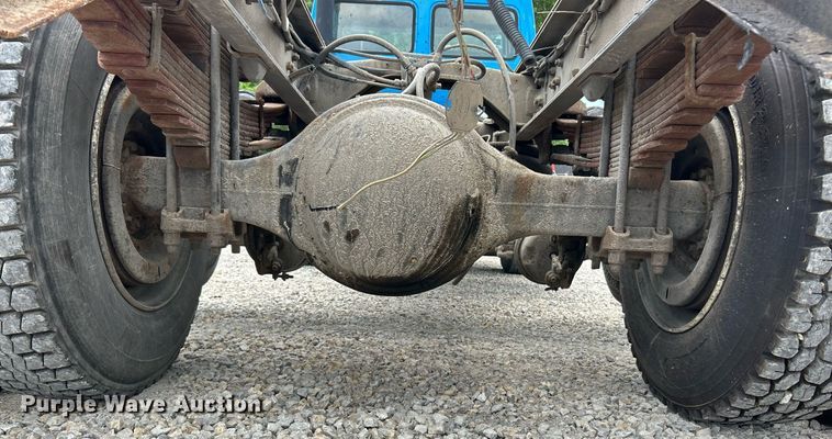 image for item EK8318 1995 Ford CF8000 truck cab and chassis