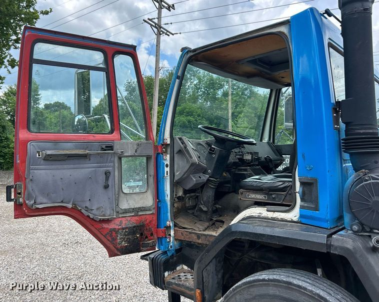 image for item EK8318 1995 Ford CF8000 truck cab and chassis