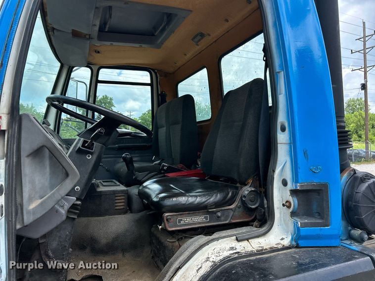 image for item EK8318 1995 Ford CF8000 truck cab and chassis