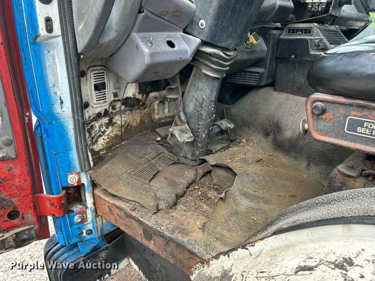 image for item EK8318 1995 Ford CF8000 truck cab and chassis