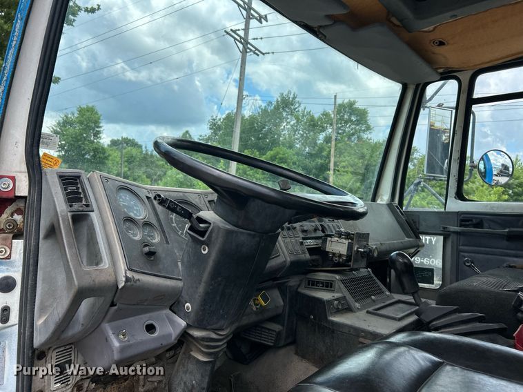 image for item EK8318 1995 Ford CF8000 truck cab and chassis