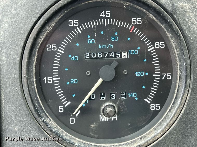 image for item EK8318 1995 Ford CF8000 truck cab and chassis