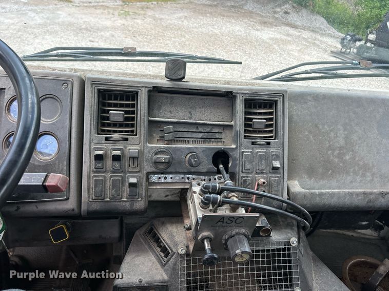 image for item EK8318 1995 Ford CF8000 truck cab and chassis