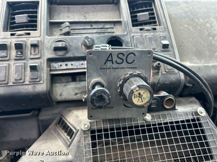 image for item EK8318 1995 Ford CF8000 truck cab and chassis