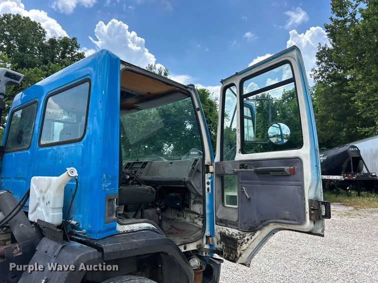 image for item EK8318 1995 Ford CF8000 truck cab and chassis