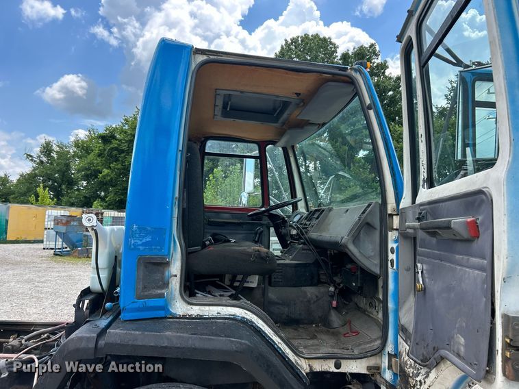 image for item EK8318 1995 Ford CF8000 truck cab and chassis