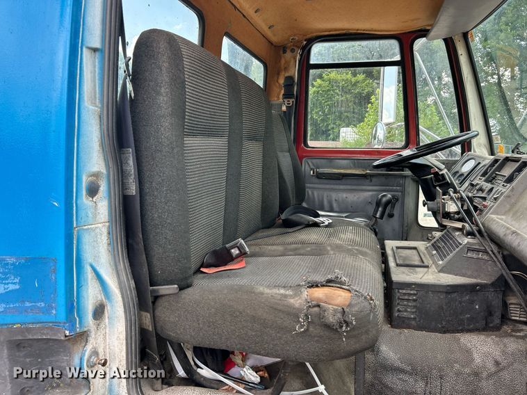 image for item EK8318 1995 Ford CF8000 truck cab and chassis