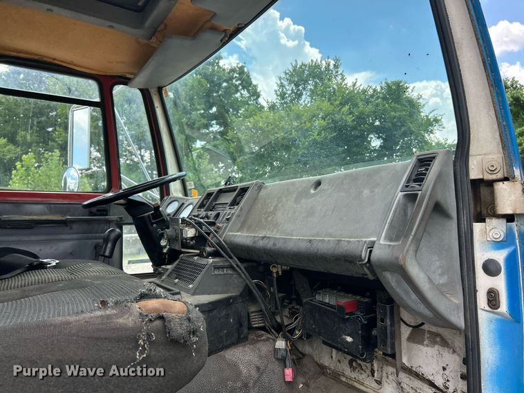 image for item EK8318 1995 Ford CF8000 truck cab and chassis