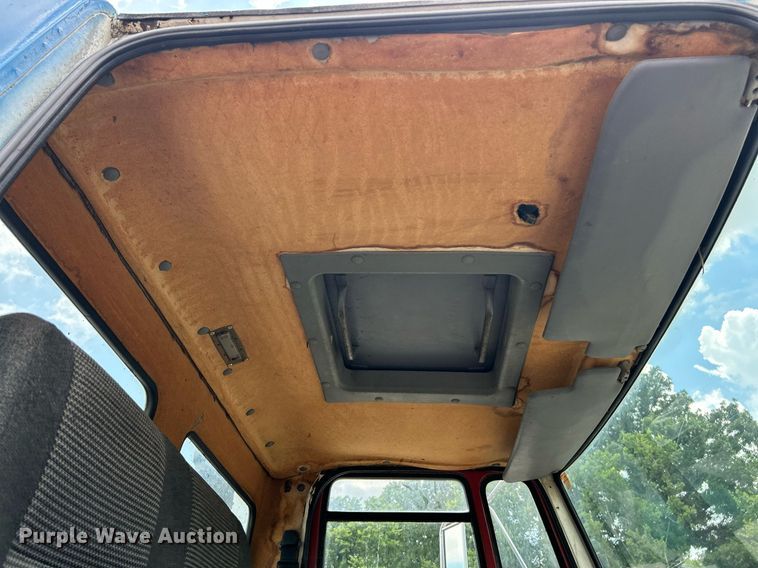 image for item EK8318 1995 Ford CF8000 truck cab and chassis
