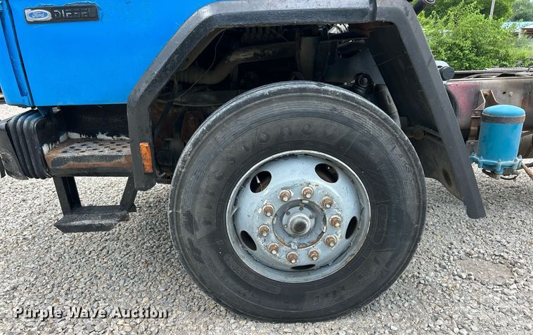 image for item EK8318 1995 Ford CF8000 truck cab and chassis