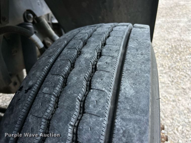 image for item EK8318 1995 Ford CF8000 truck cab and chassis