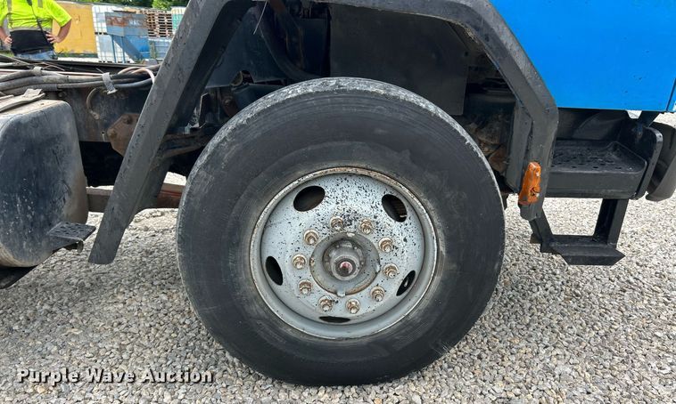 image for item EK8318 1995 Ford CF8000 truck cab and chassis