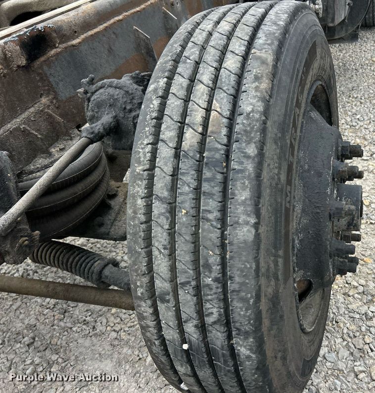 image for item EK8318 1995 Ford CF8000 truck cab and chassis