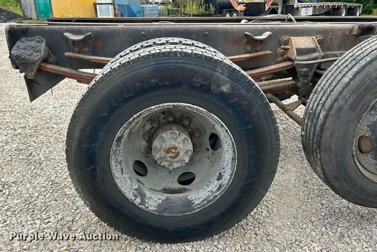 image for item EK8318 1995 Ford CF8000 truck cab and chassis