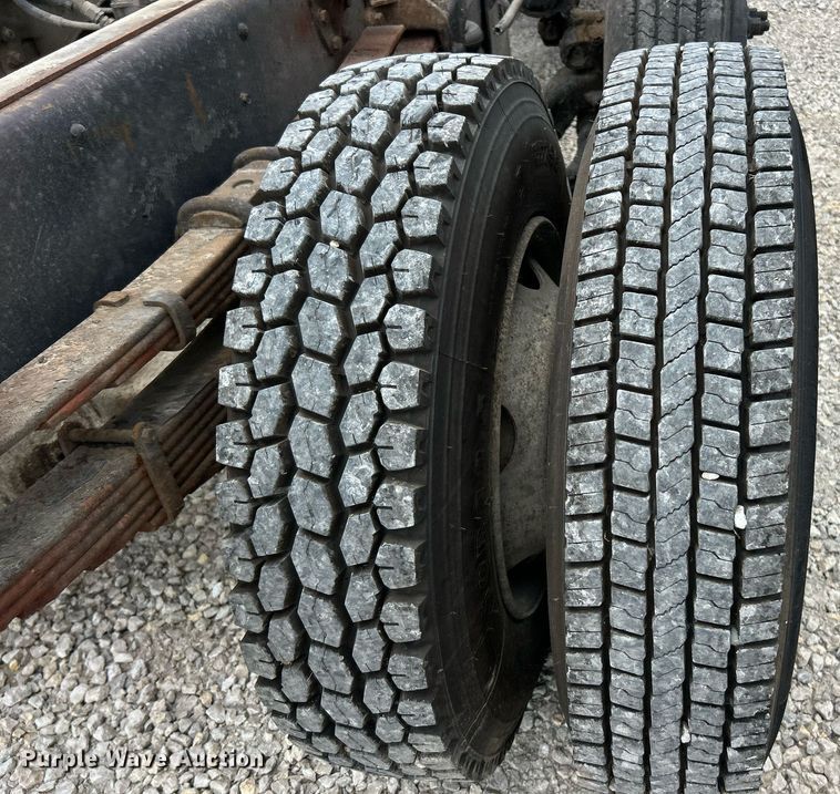 image for item EK8318 1995 Ford CF8000 truck cab and chassis