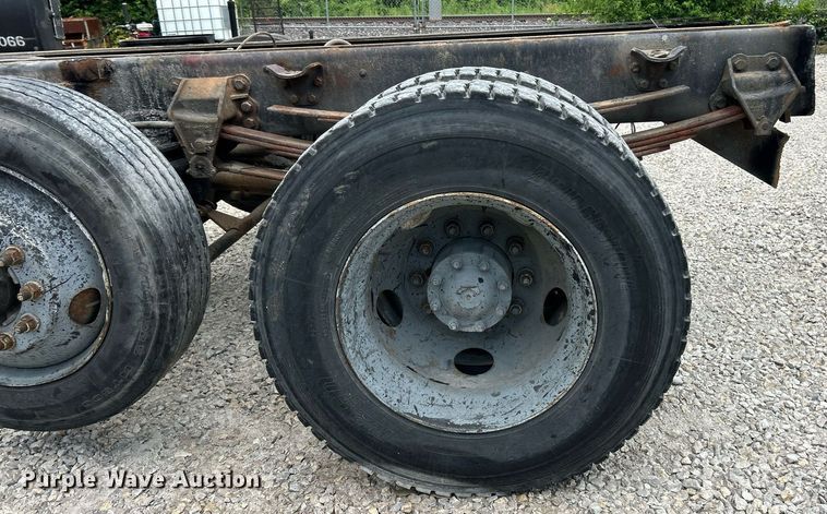 image for item EK8318 1995 Ford CF8000 truck cab and chassis