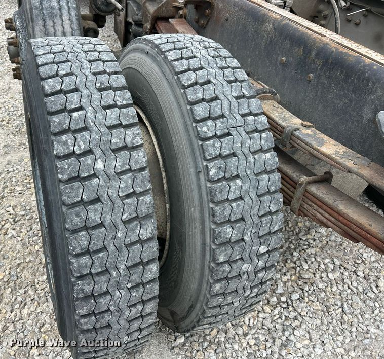 image for item EK8318 1995 Ford CF8000 truck cab and chassis