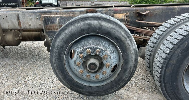 image for item EK8318 1995 Ford CF8000 truck cab and chassis