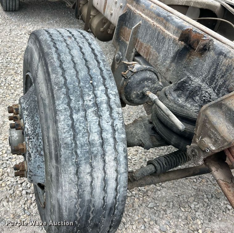 image for item EK8318 1995 Ford CF8000 truck cab and chassis