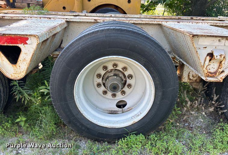 image for item EK8456 1996 Trail King lowboy equipment trailer