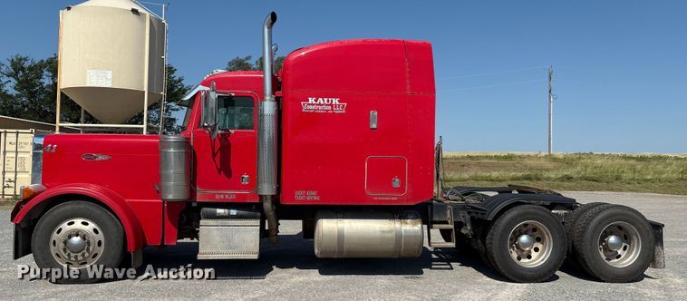image for item EM0523 2001 Peterbilt 379 semi truck