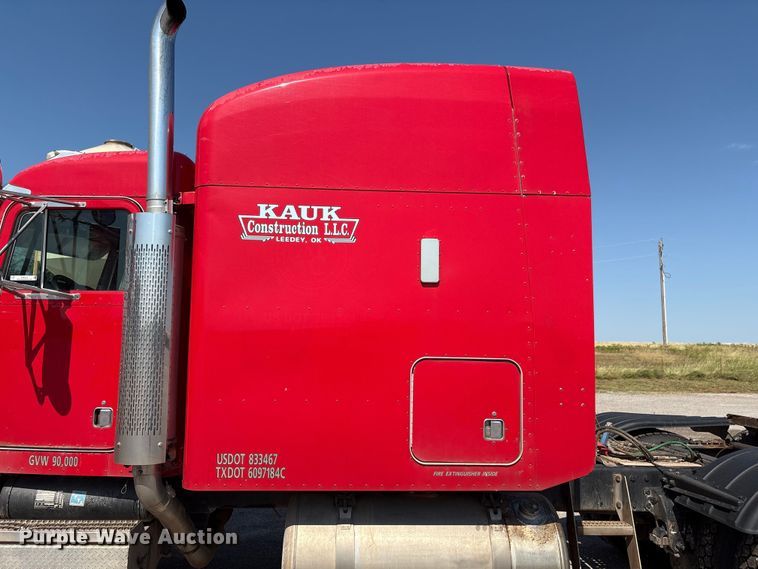 image for item EM0523 2001 Peterbilt 379 semi truck