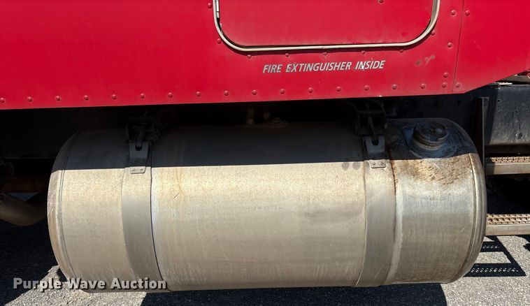 image for item EM0523 2001 Peterbilt 379 semi truck