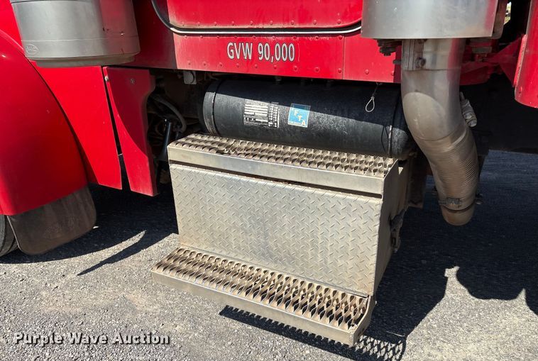 image for item EM0523 2001 Peterbilt 379 semi truck