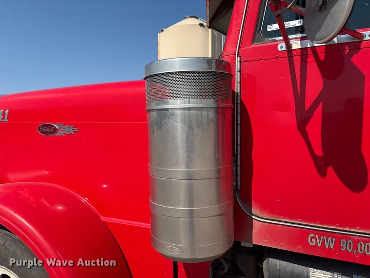 image for item EM0523 2001 Peterbilt 379 semi truck