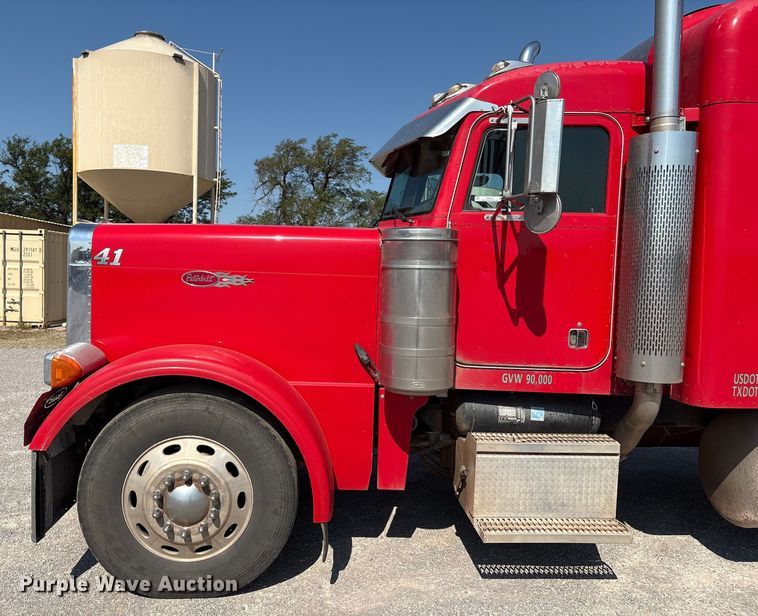 image for item EM0523 2001 Peterbilt 379 semi truck
