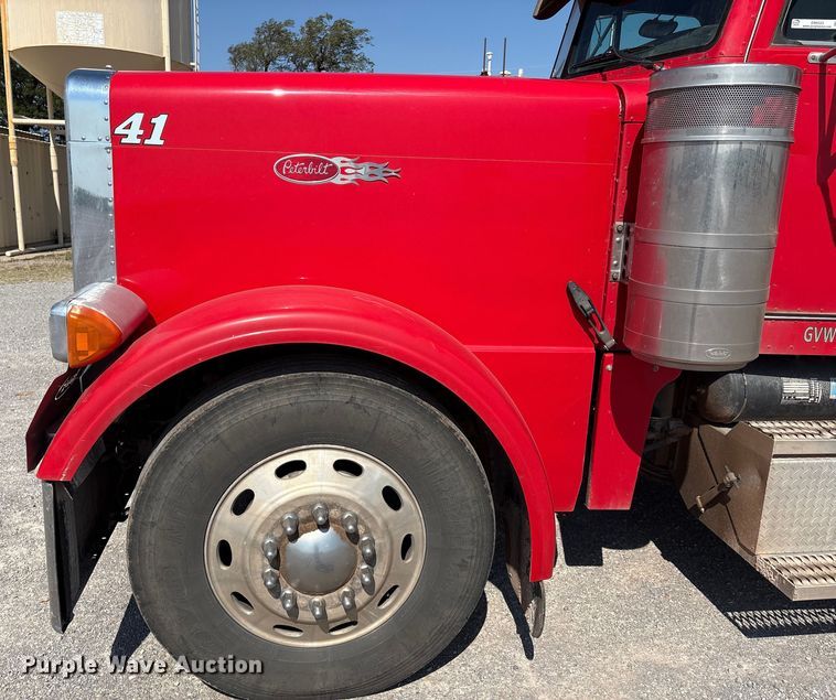 image for item EM0523 2001 Peterbilt 379 semi truck