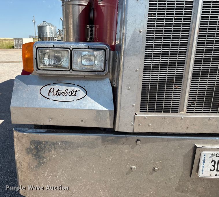 image for item EM0523 2001 Peterbilt 379 semi truck