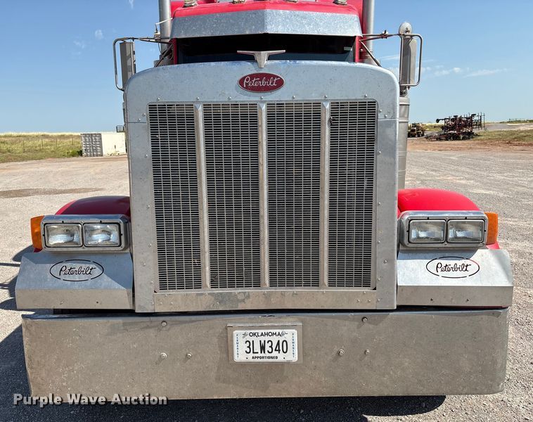 image for item EM0523 2001 Peterbilt 379 semi truck